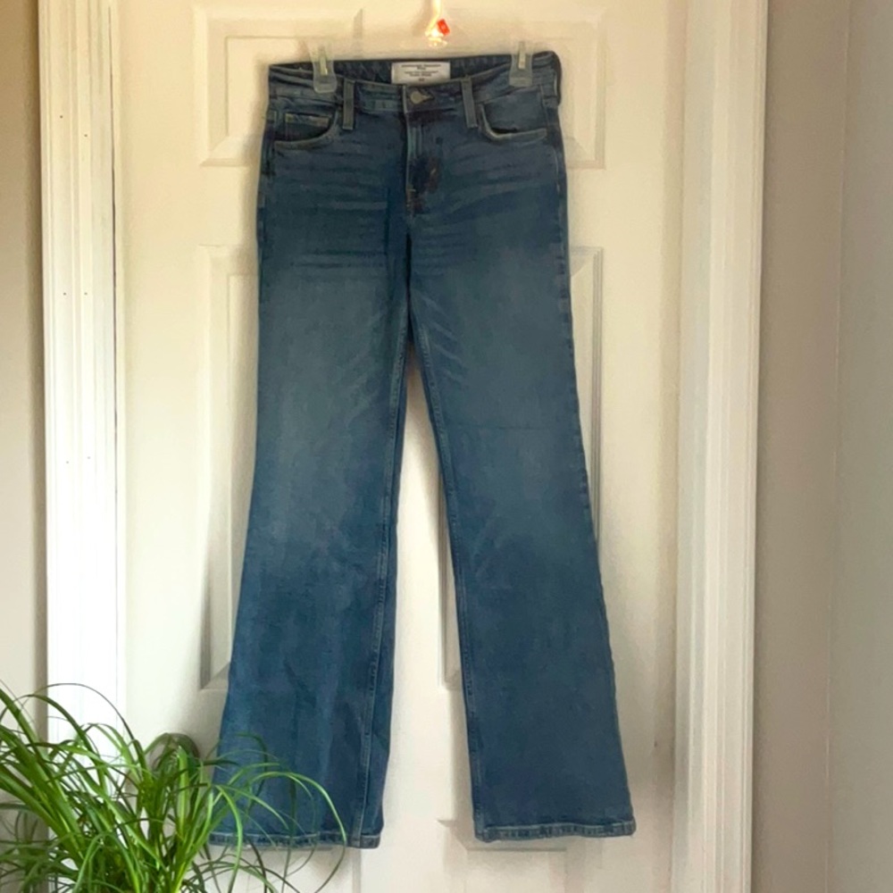 All jeans 2/$20🫦H&M sz 4 flare 14” w x 32 “ inseam, stretch great condition.
